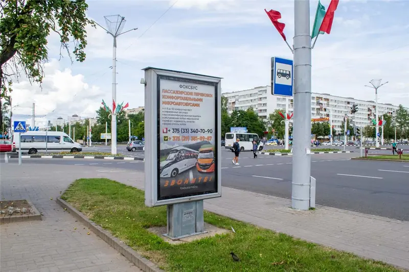 Световой лайтпостер в зоне пешеходного потока в Витебске