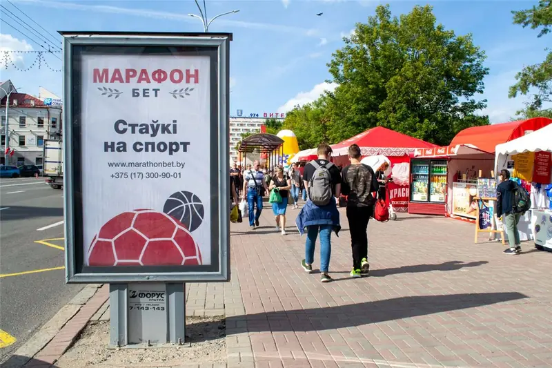 Скроллер-лайтпостер сити-формата на улице Витебска